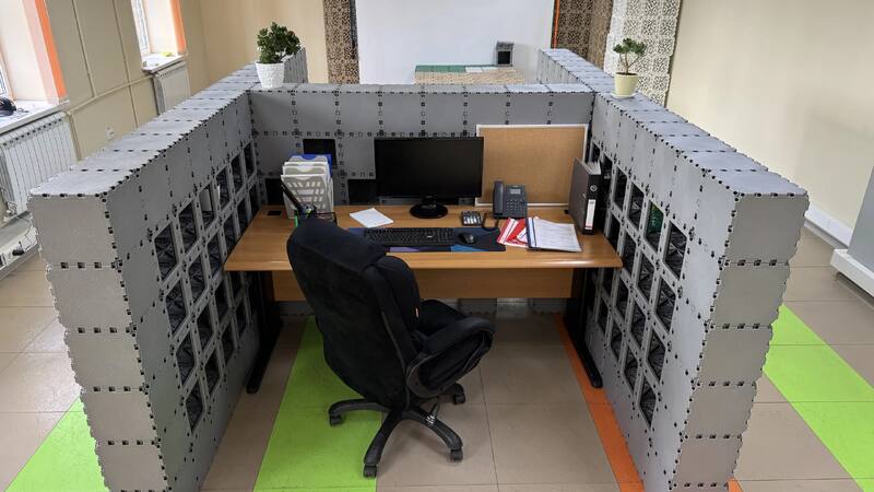 Modulare Bürotrennwände — Montage ohne Werkzeug