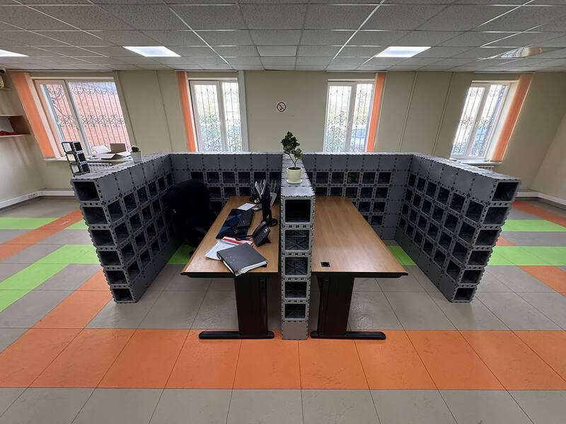 Grey Cubik modular office workstations in an H-layout