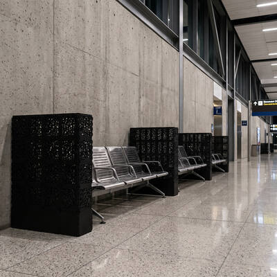 Black Cubik Zoning 20 screens along a seating row