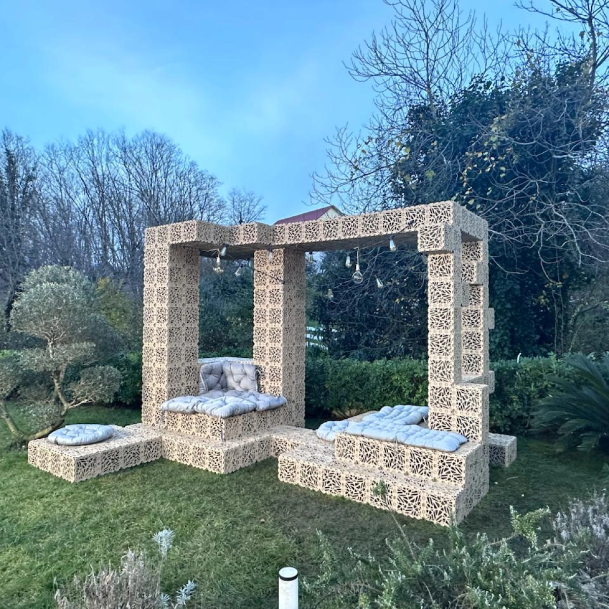 Outdoor lounge zone photo
