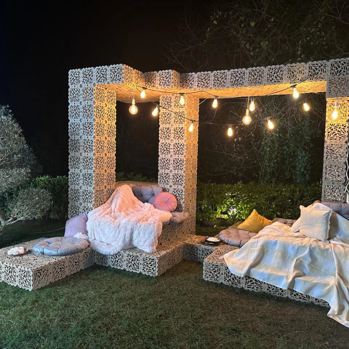 Outdoor lounge zone photo